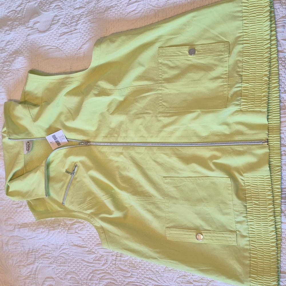Chico's Zenergy women's size 2 or Large light lime vest air vented back NEW